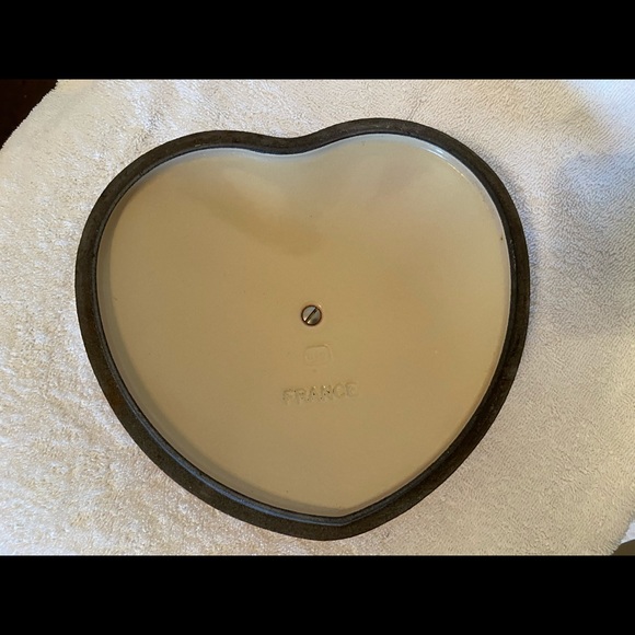 Le Creuset Cast Iron 2 Quart Casserole Pot - Picture 8 of 8